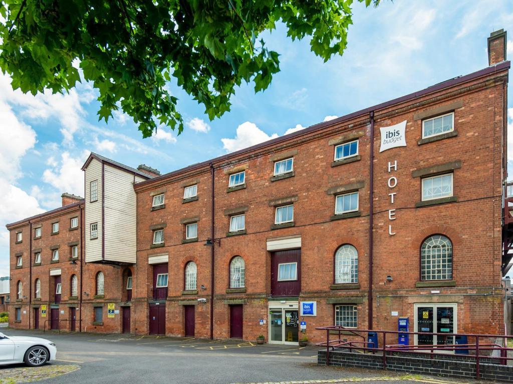 Go2 Burton Upon Trent Central Hotel Exterior foto
